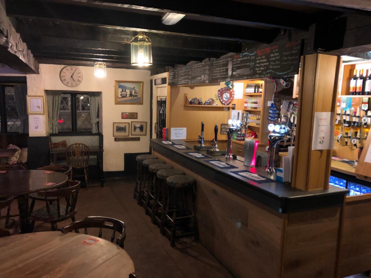 The Crosskeys Inn أوسك المظهر الخارجي الصورة